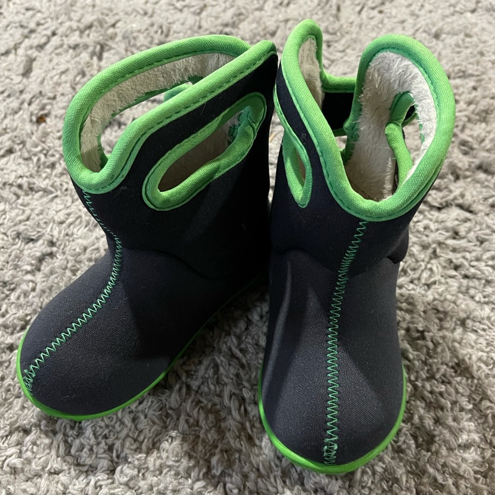 Toddler Bogs - size 6